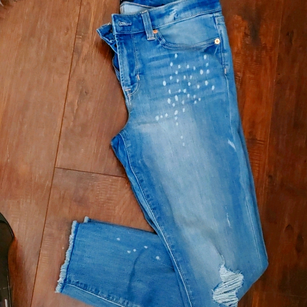 Distressed ripped legging skimmer jeans